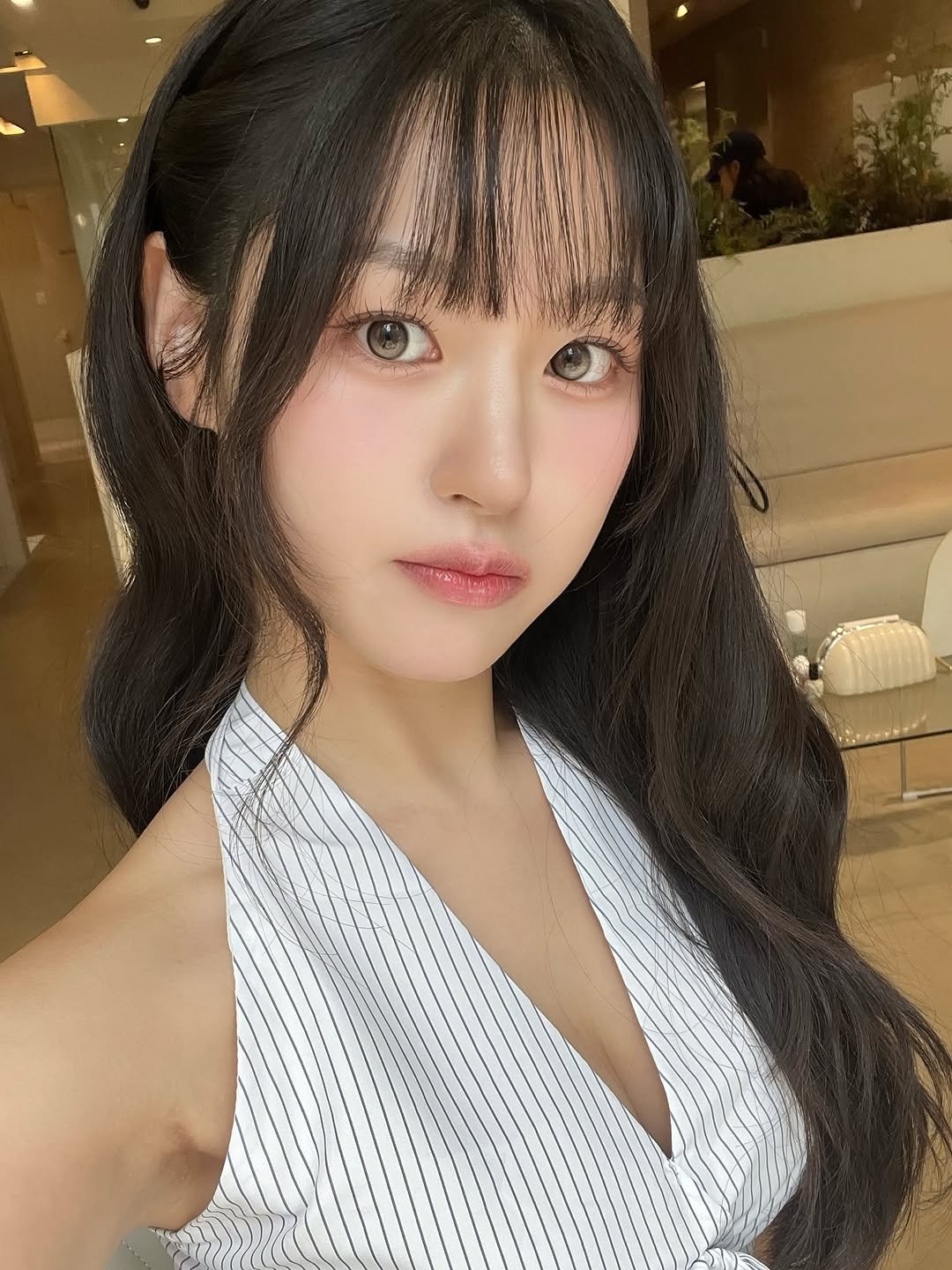 Photo shared by 강남메이크업 압구정메이크업 청담메이크업 메이크업레슨 𝗗𝗔𝗞𝗬𝗢 청담점, 청담본점 대표원장 on October 03, 2025 tagging @dakyo__official. May be a selfie of 1 person, hair, top and text.