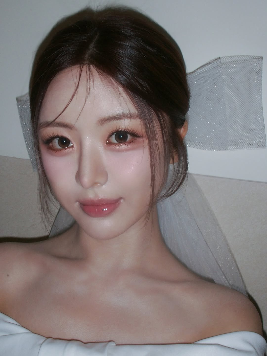 Photo shared by 강남메이크업 압구정메이크업 청담메이크업 메이크업레슨 𝗗𝗔𝗞𝗬𝗢 청담점, 청담본점 대표원장 on September 23, 2025 tagging @dakyo__official, and @dakyo_soi. May be an image of 1 person, makeup, hair and text.