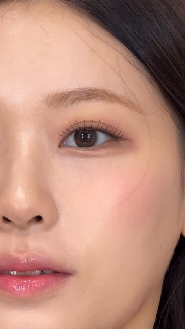 dakyo_makeup 게시물 이미지: 작년에 한 메콥인데도
지금 봐도 예쁘다🤍
무보정 원본 기본카메라입니다.
⠀⠀⠀⠀ 
#메이크업 #다교