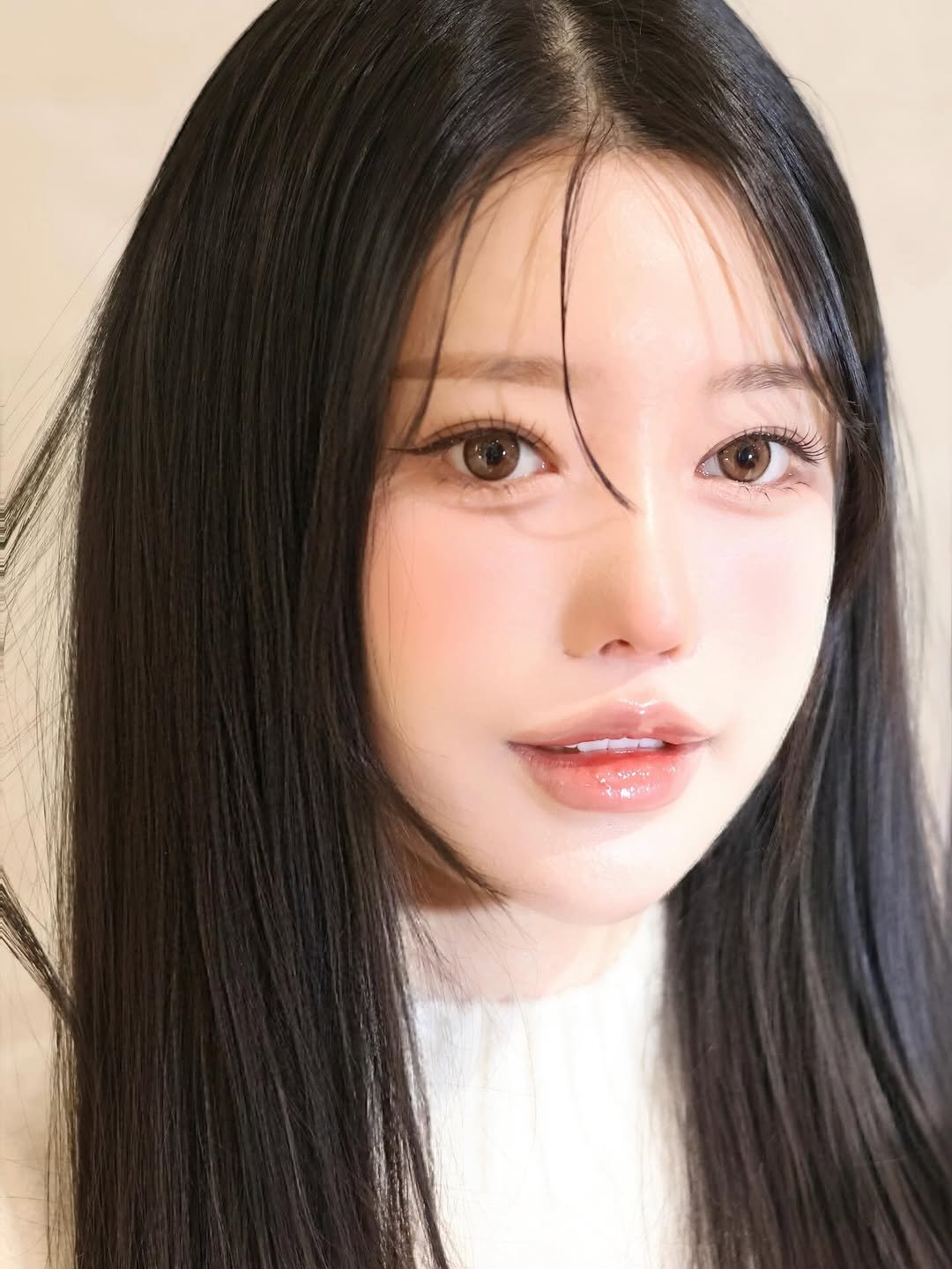 Photo shared by 다교 청담 선민쌤 🎀 | 강남메이크업 청담메이크업 메이크업레슨 on November 18, 2025 tagging @dakyo_hana, and @dakyo__official. May be a closeup of one or more people, hair, makeup and text.