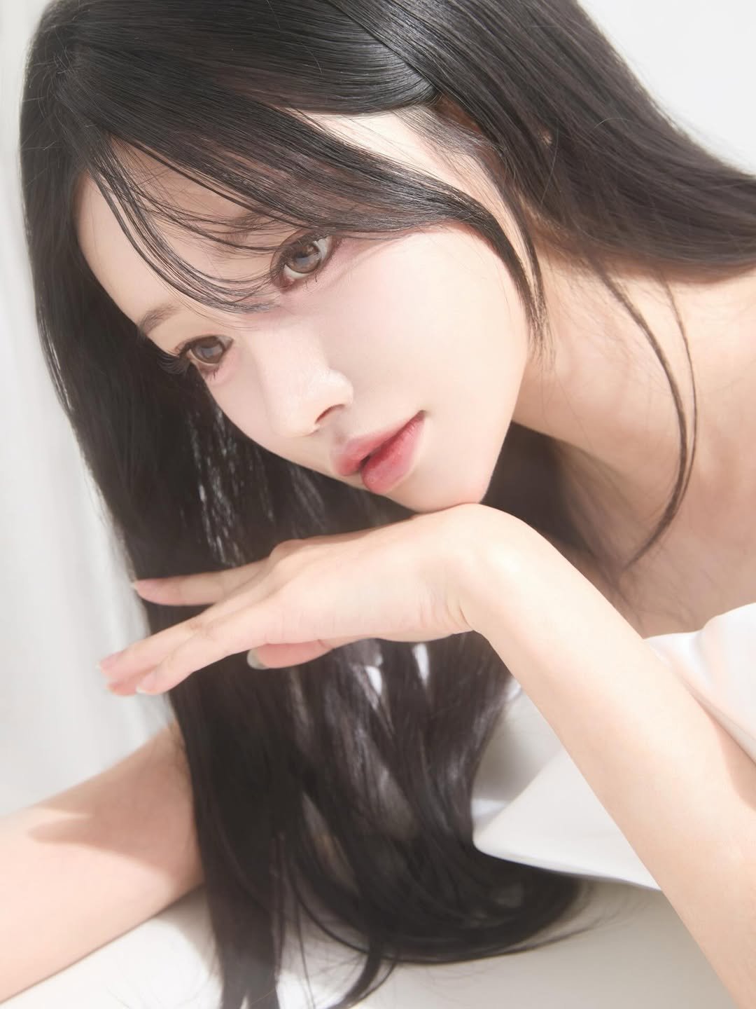 Photo by 금예삐 on January 02, 2026. May be a closeup of one or more people, hair, makeup and text.