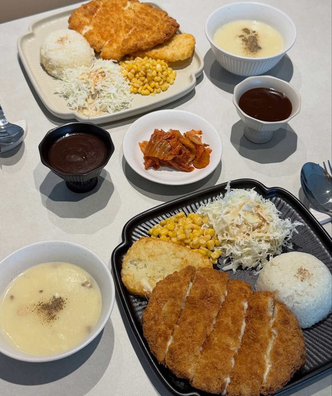 daldal._.table 게시물 이미지: 아침부터 두시간 산책하고 돈까스 정식 해먹기🍽️
스프까지 끓여서 차려먹으니 사먹는것...