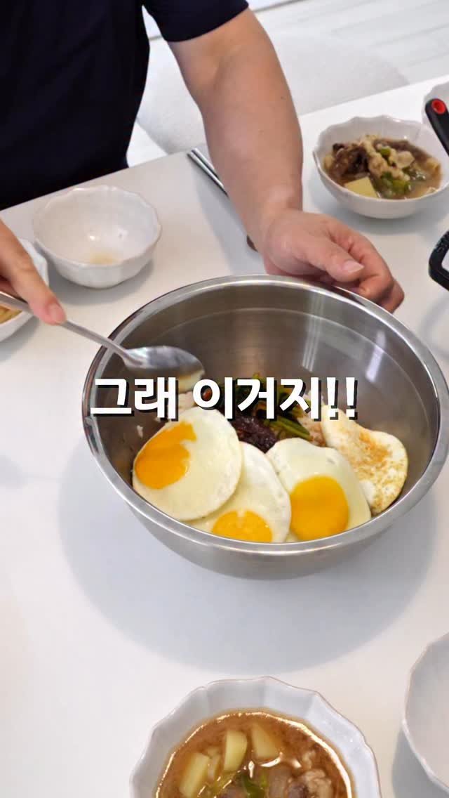 dali_table 게시물 이미지: 오랜만에 세식구 집에서 저녁먹었는데 
더워서 뭘 오래 끓이는건 못하겠고
된찌 끓여서...