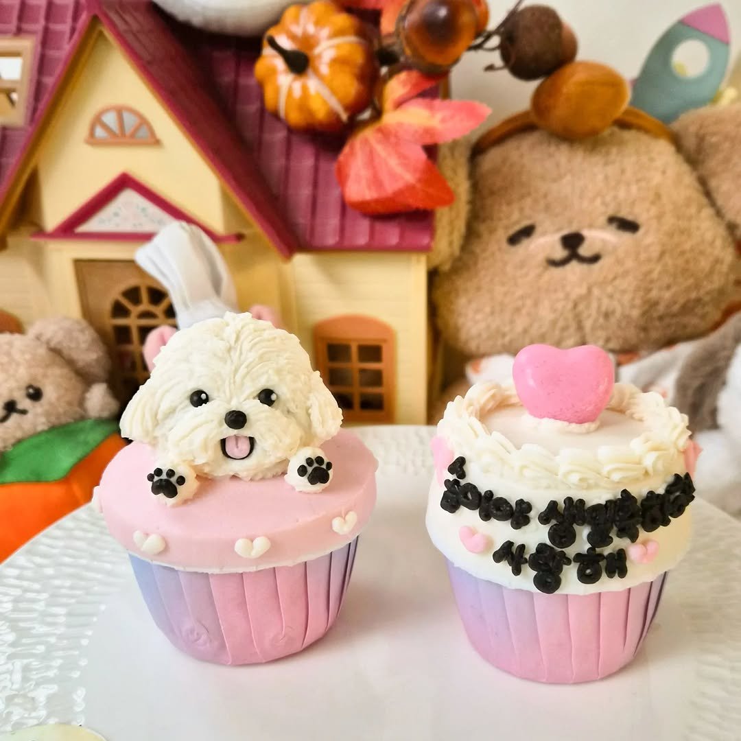 Photo by 다정하고맛있개 강아지케이크|반려동물수제간식|창업클래스 in 다정하고 맛있개. May be an image of toy and cupcake.