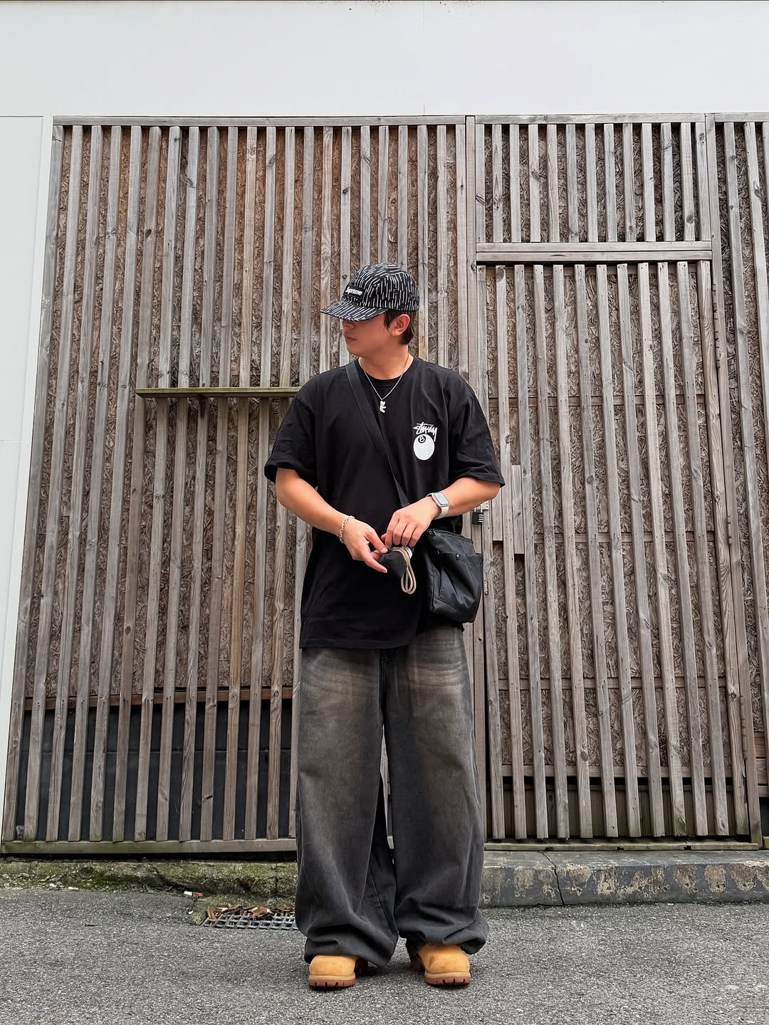 Photo by 이영수 on September 03, 2025. May be an image of 1 person, hat, sweatpants and text.