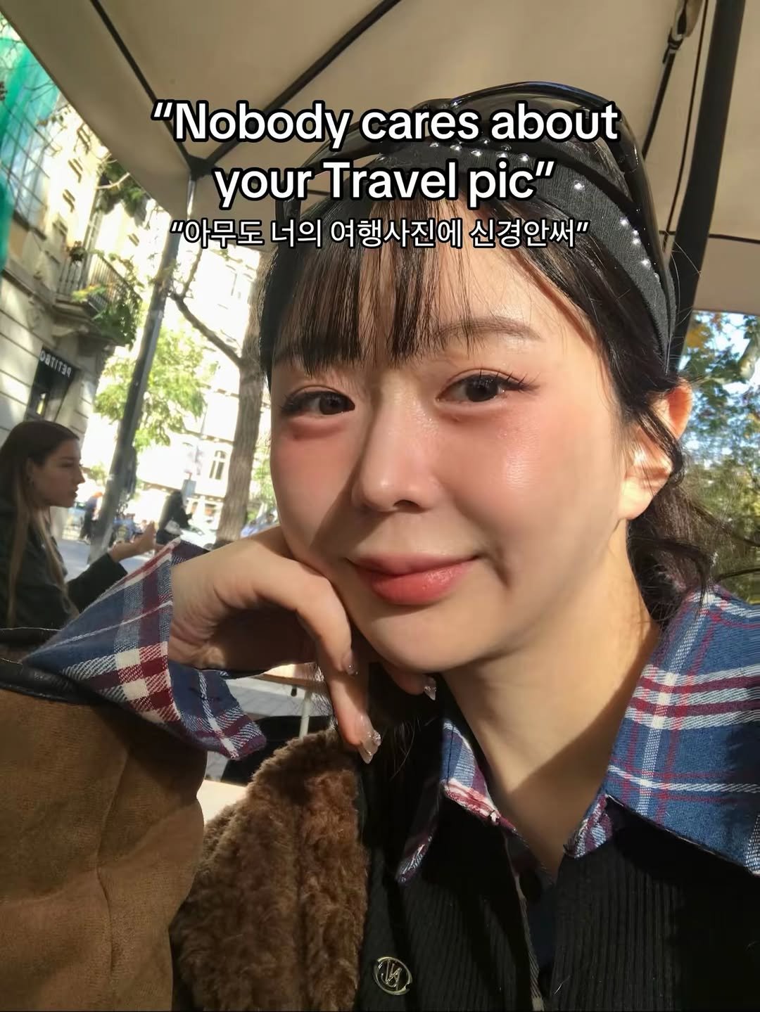 Photo by 단온니 (Dan Only)🌙 on November 24, 2025. May be a selfie of one or more people, hair and text that says '"Nobody cares about your Travel pic" "아무도 너의 여행사진에 신경안써"'.