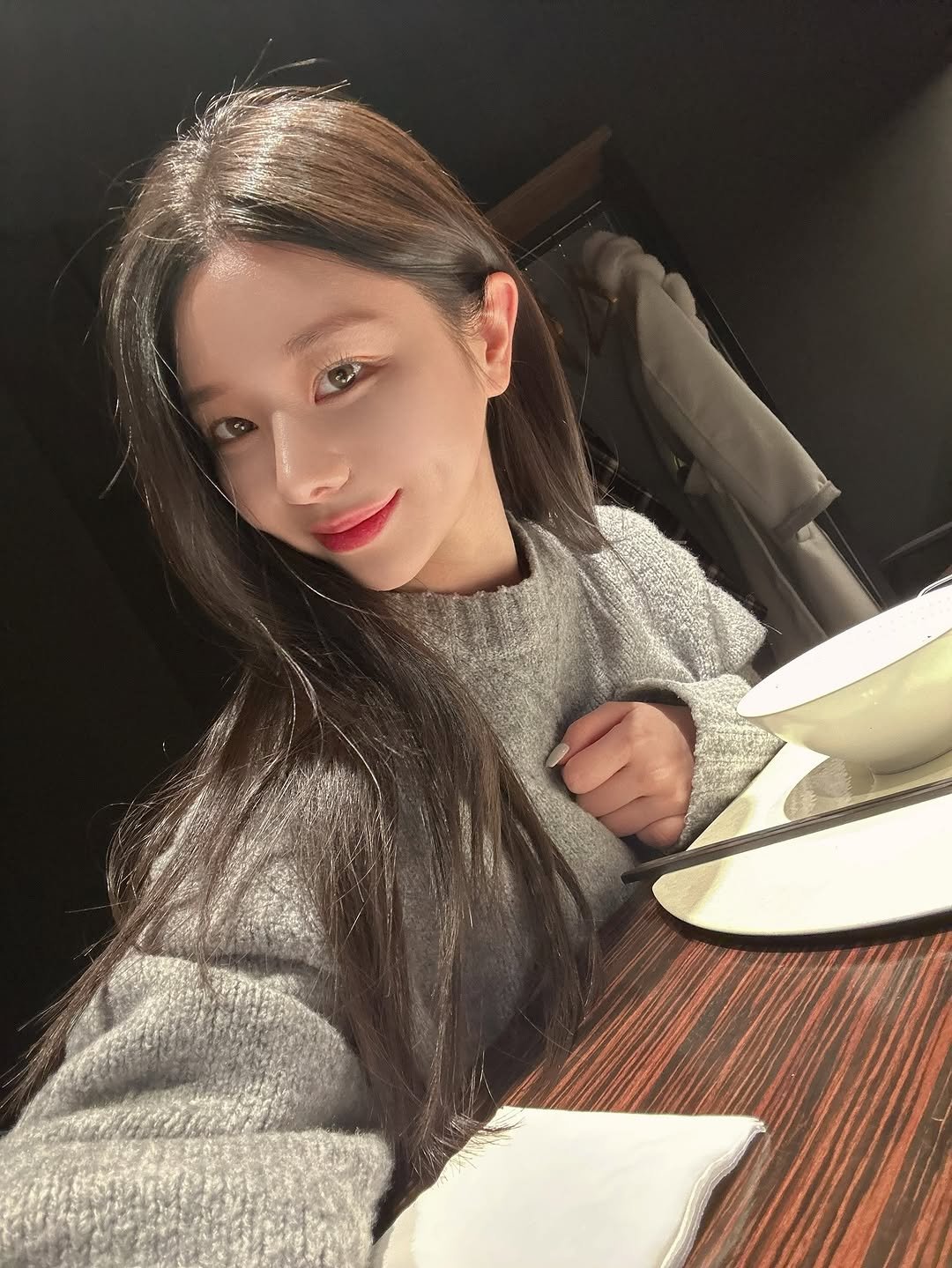 Photo by 단비픽 • ʙᴇᴀᴜᴛʏ ᴛɪᴘ 뷰티그램 on November 18, 2025. May be an image of one or more people, hair and text.