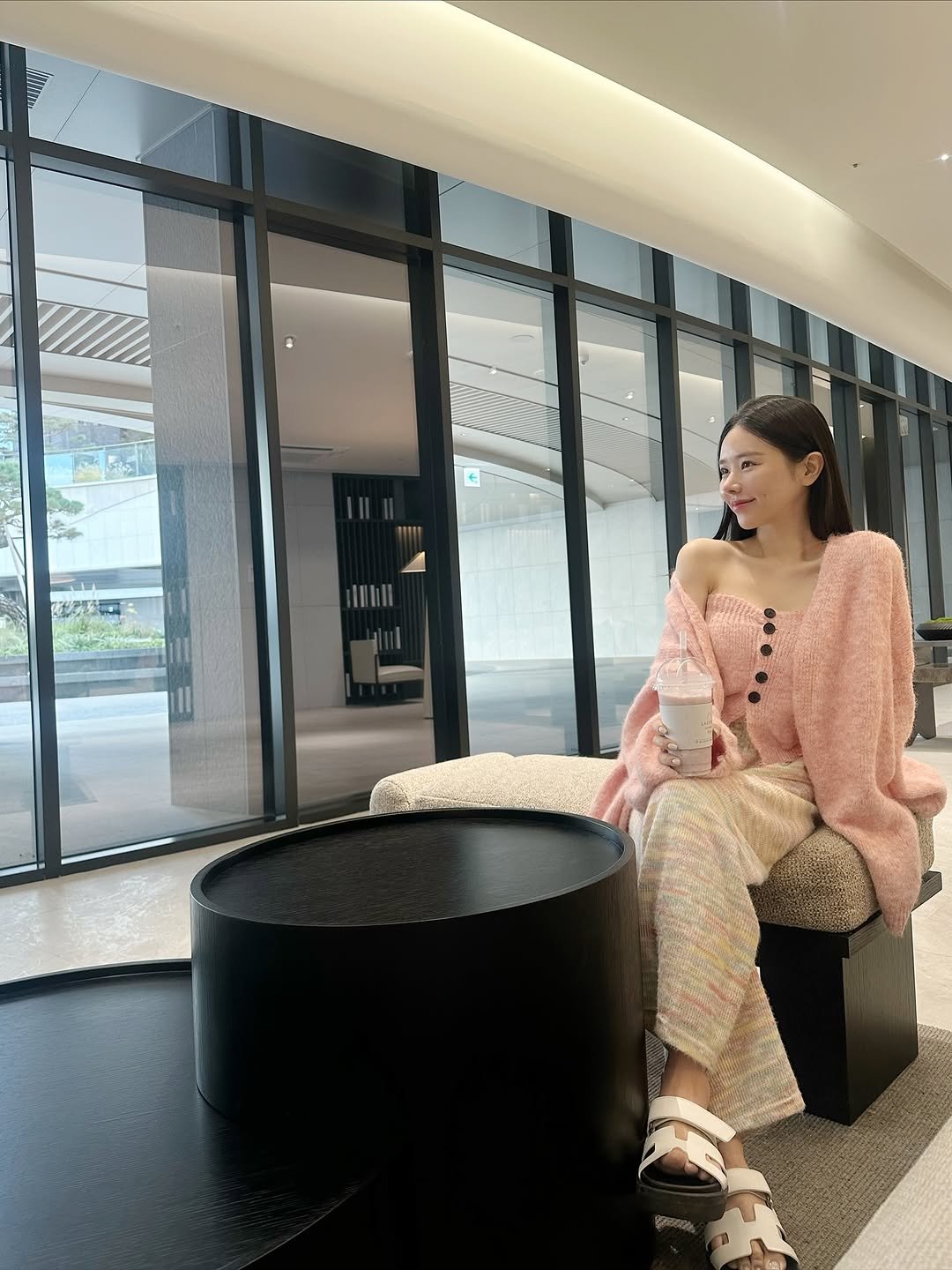 Photo by 단비픽 • ʙᴇᴀᴜᴛʏ ᴛɪᴘ 뷰티그램 on November 17, 2025. May be an image of one or more people, hair and text.