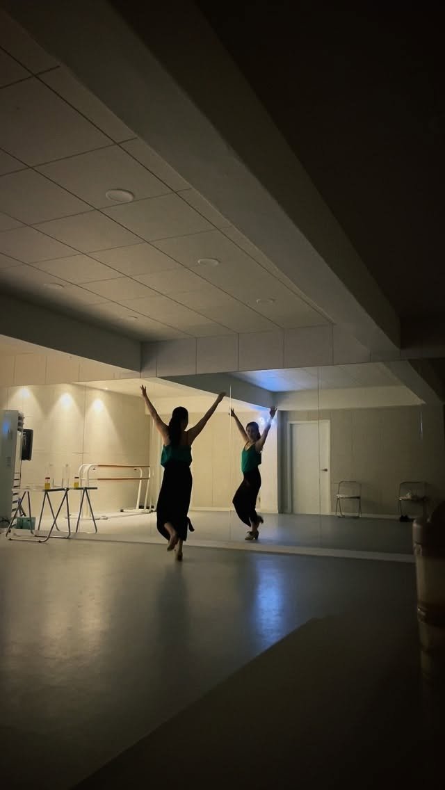 dance_unni 게시물 이미지: 어제 지하철에서 한 여자가 큰 소리로 통화를 하고 있었어.
 말 안 듣는 아들...