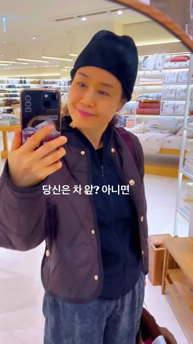 dance_unni 게시물 이미지: 오늘 골목에서 재밌는 장면을 봤어.

정차된 차 한 대 앞에서 사람들이 
길을...