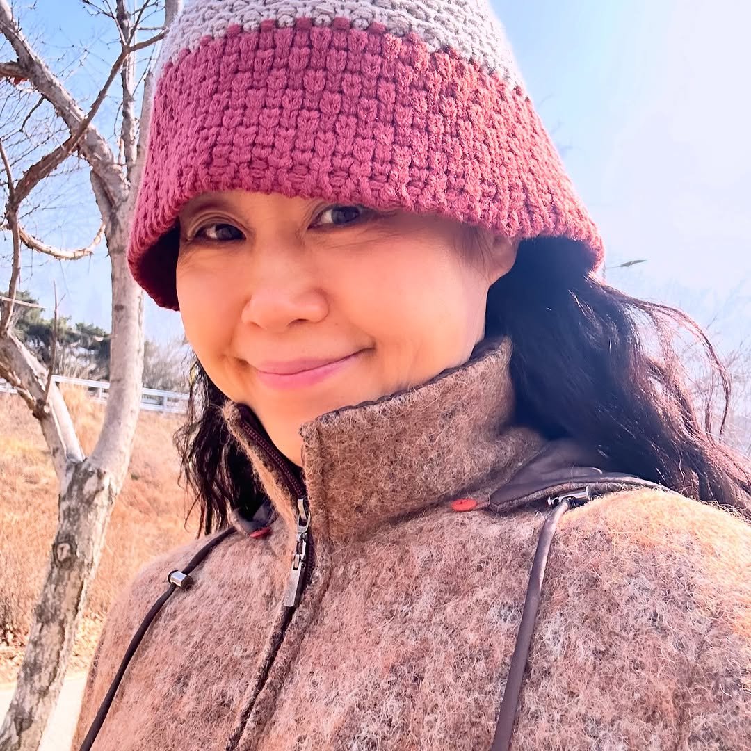 Photo by 플라멩코 춤언니 김선령(ana) on February 15, 2026. May be an image of hat, parka, knit, outdoors and text.