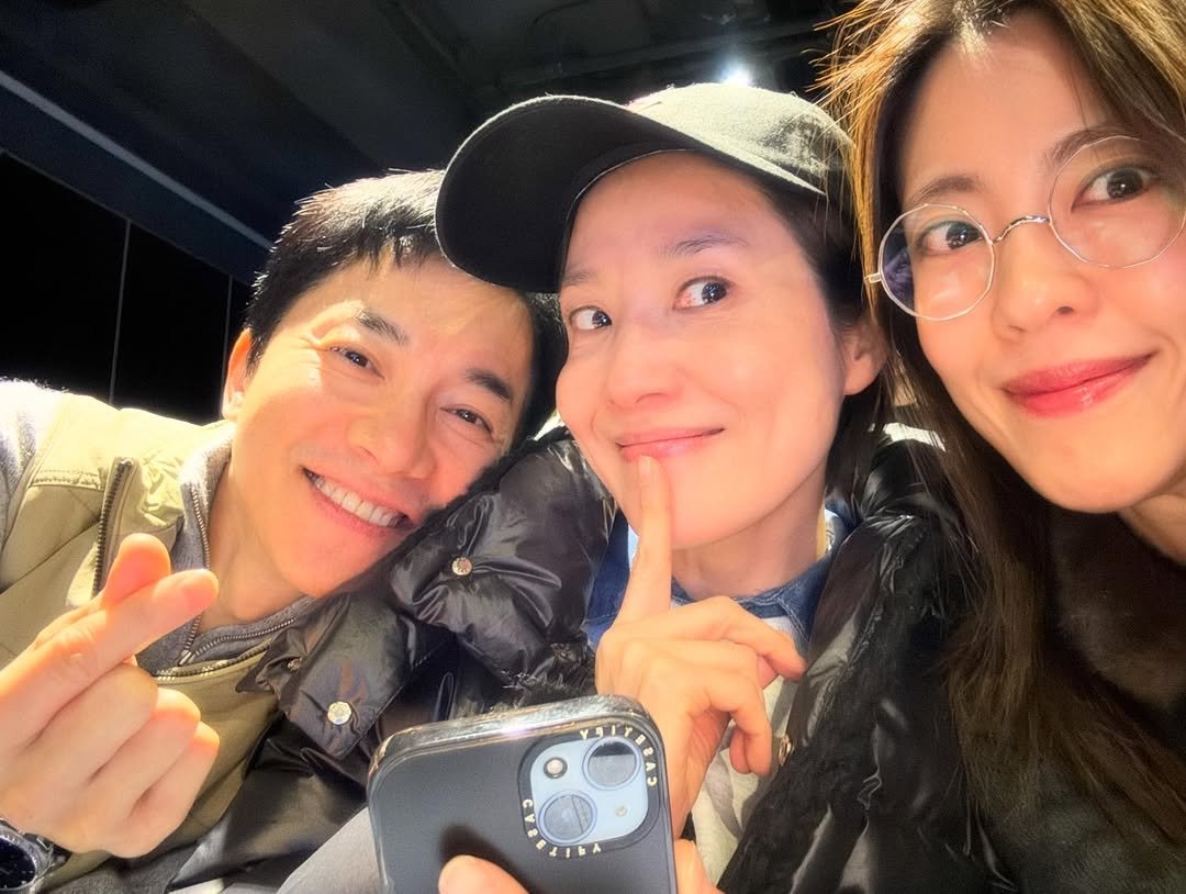 Photo shared by 이윤지 on January 21, 2026 tagging @so_min_y. May be a selfie of one or more people, parka and text.