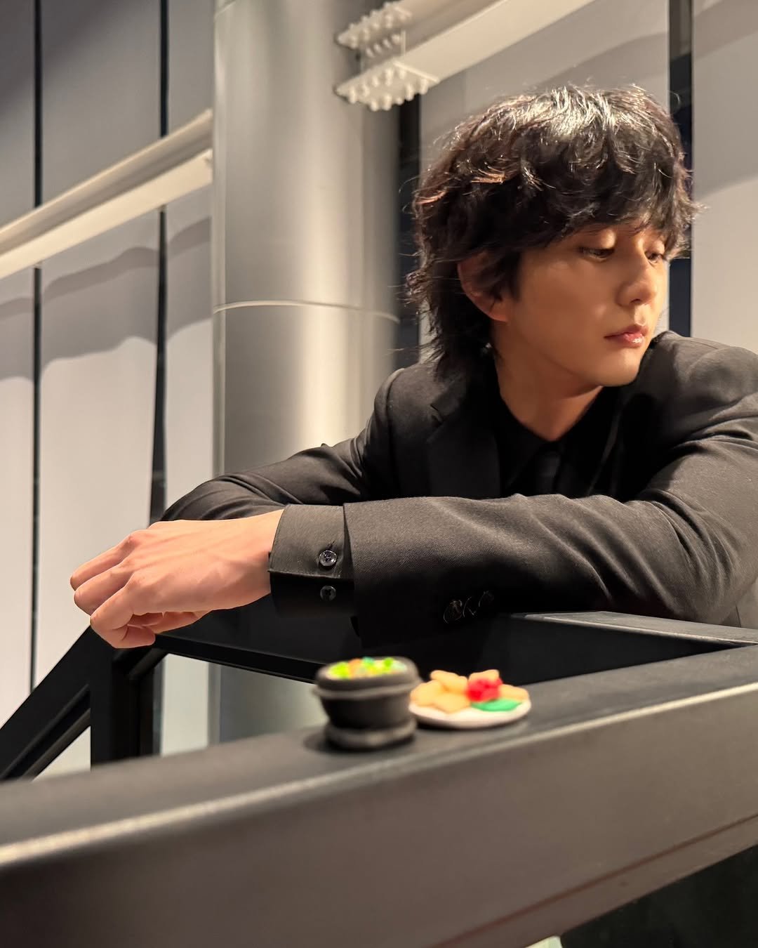 Photo shared by 유승호 on April 18, 2025 tagging @jtbc.insta.