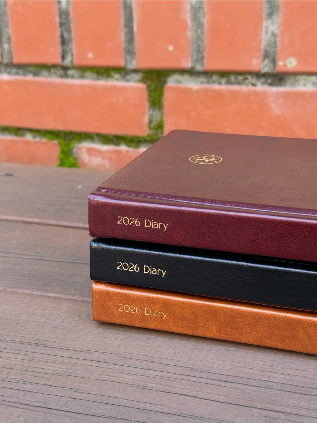 Photo by 당인리책발전소 on December 29, 2025. May be an image of book, leather wallet, leather, saddle-stitched leather, diary and text.