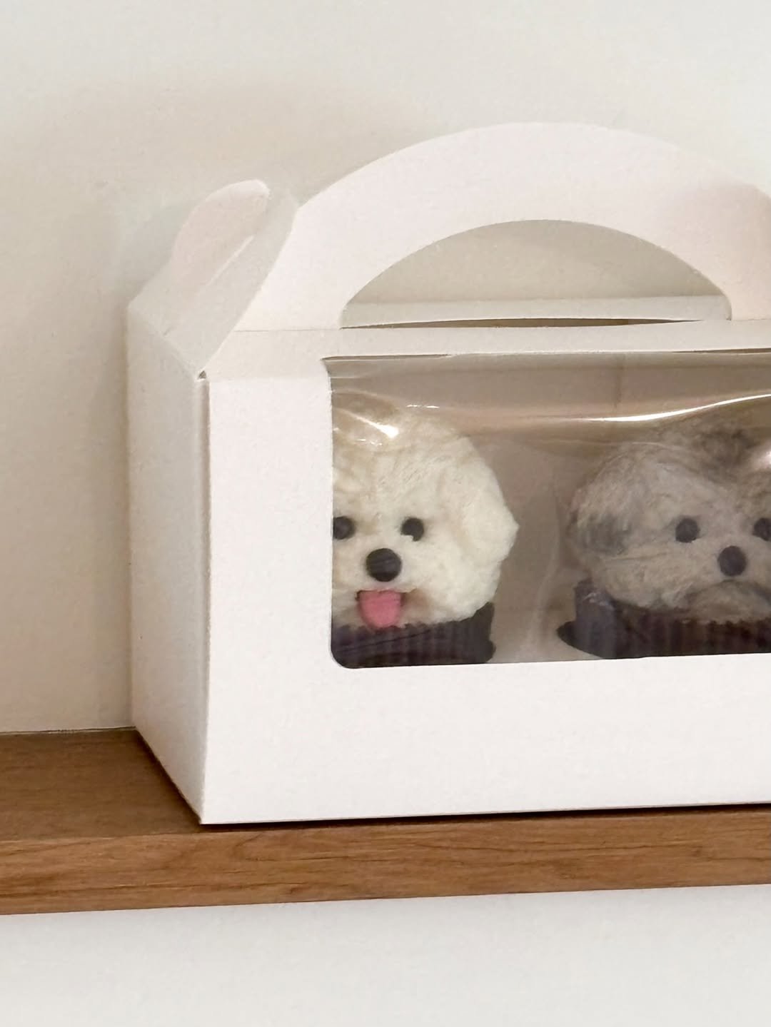 Photo by 부산강아지케이크 강아지케이크클래스 펫푸드창업  | 댕킷 on February 13, 2026. May be an image of Maltese, cupcake and text.