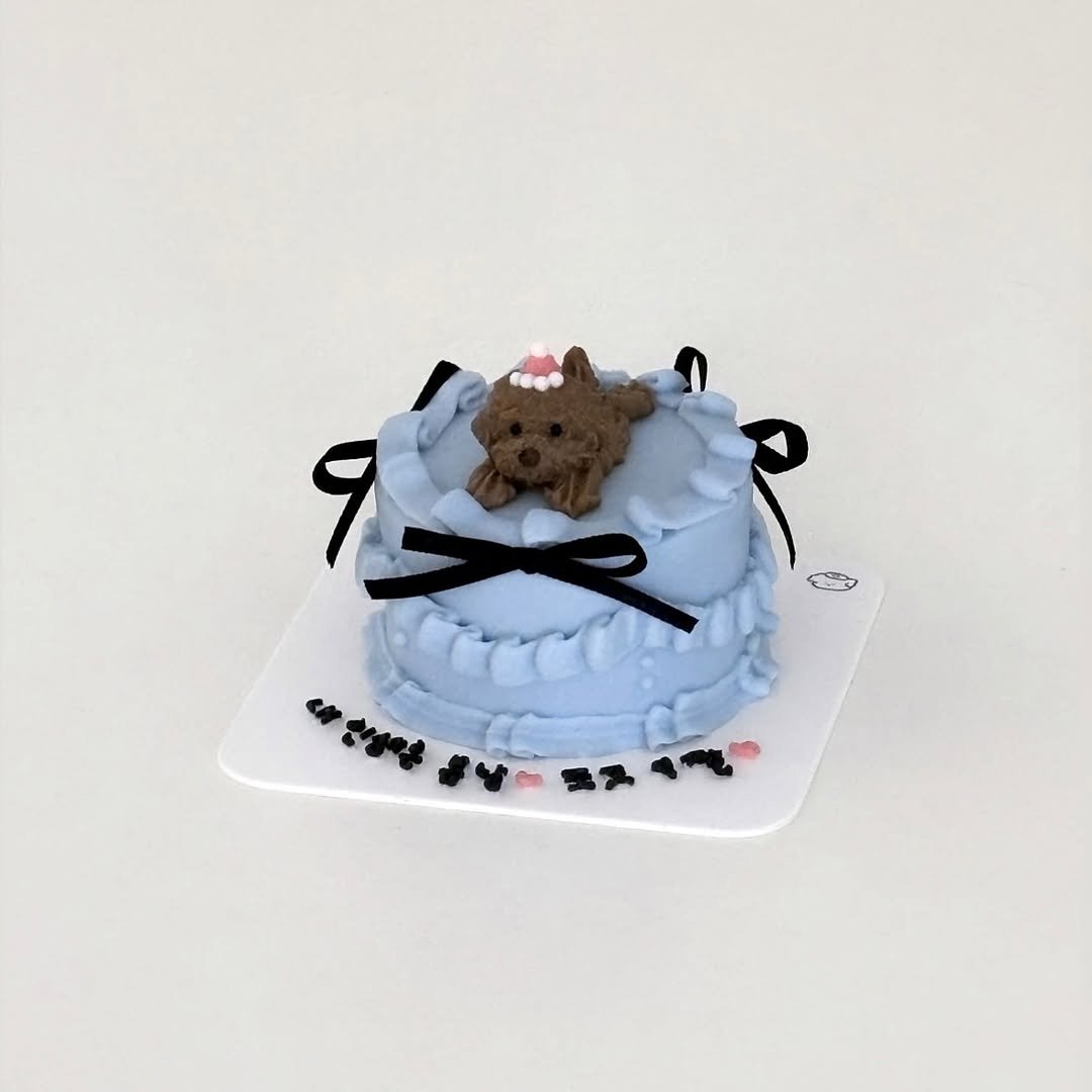 Photo by 부산강아지케이크 강아지케이크클래스 펫푸드창업  | 댕킷 in Busan, South Korea. May be an image of toy, cupcake and text.
