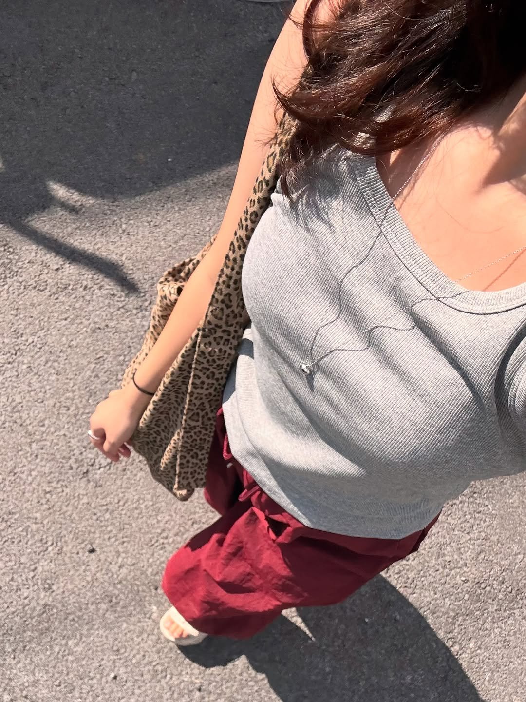 Photo shared by 송 단 | 요가, 라이프스타일 on August 31, 2025 tagging @daniiisong. May be an image of 1 person, sweatpants and text.