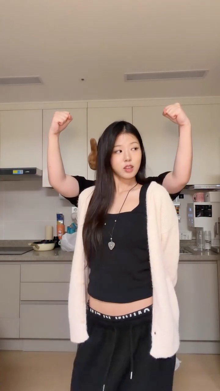 danjerous_siblings 게시물 이미지: 진짜 Big Guy(살찐)오빠와 함께..🐽
#남매 #BigGuy #비만 #가족 #챌린지