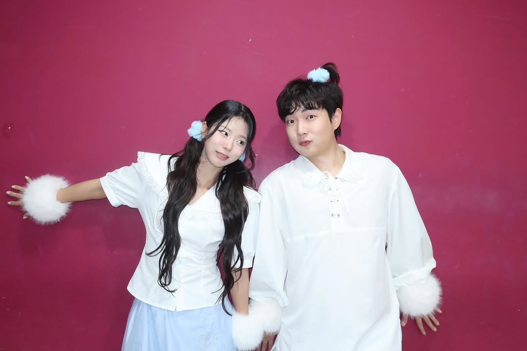 Photo shared by 땡절스 on January 12, 2026 tagging @been_bini, and @pactrosbims. May be an image of one or more people, bangs, costume, top and text.