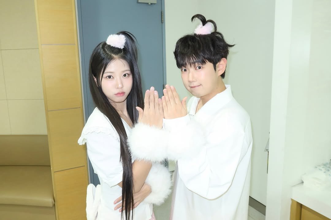 Photo by 땡절스 on January 29, 2026. May be an image of one or more people, hair and costume.