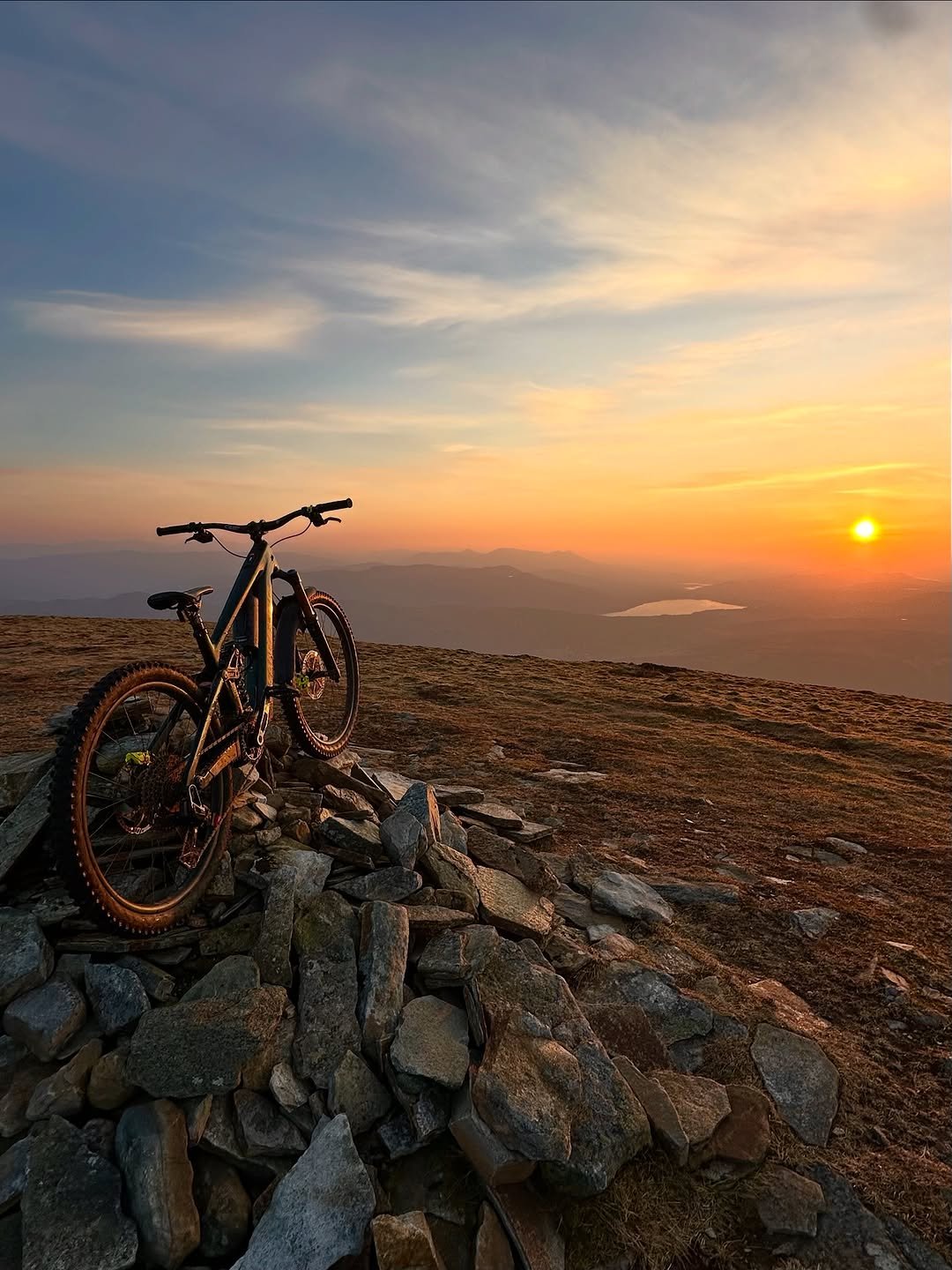 Photo shared by Danny MacAskill on August 01, 2025 tagging @santacruzbicycles, and @boschebikesystems. May be an image of bicycle, outdoors and text that says '成'.