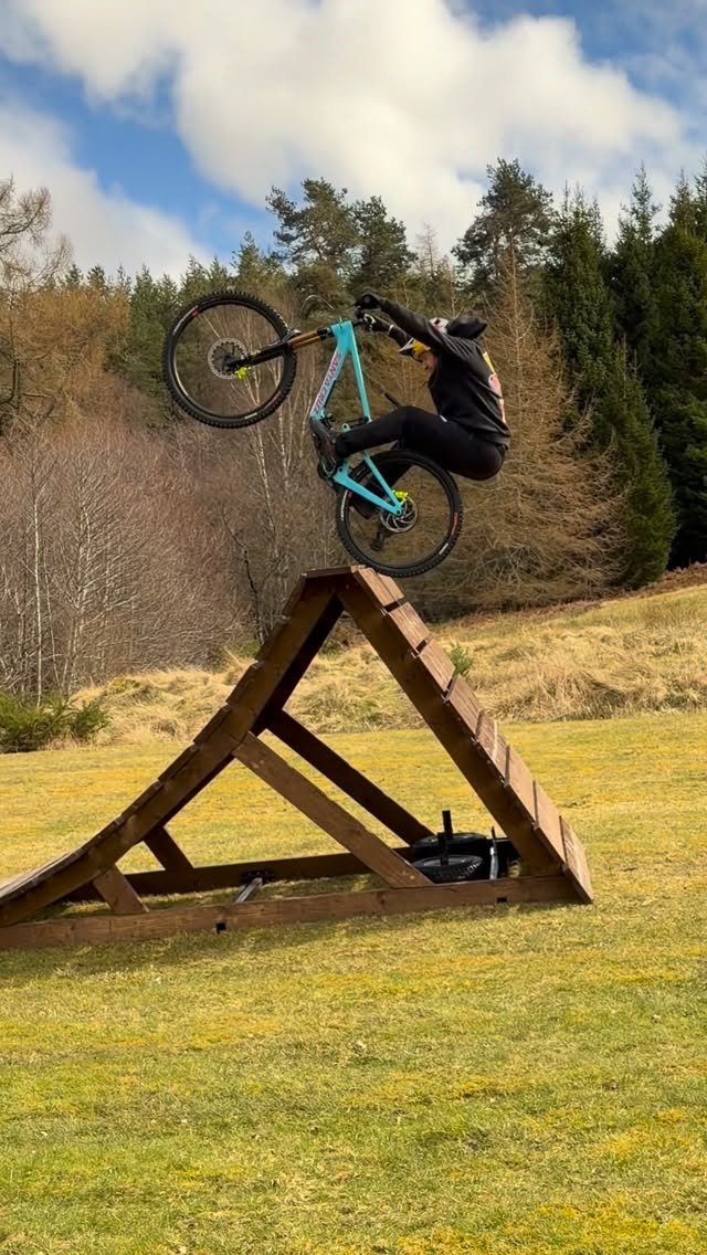 danny_macaskill 게시물 이미지: Slow mo of the bunny tap from the Nomad...