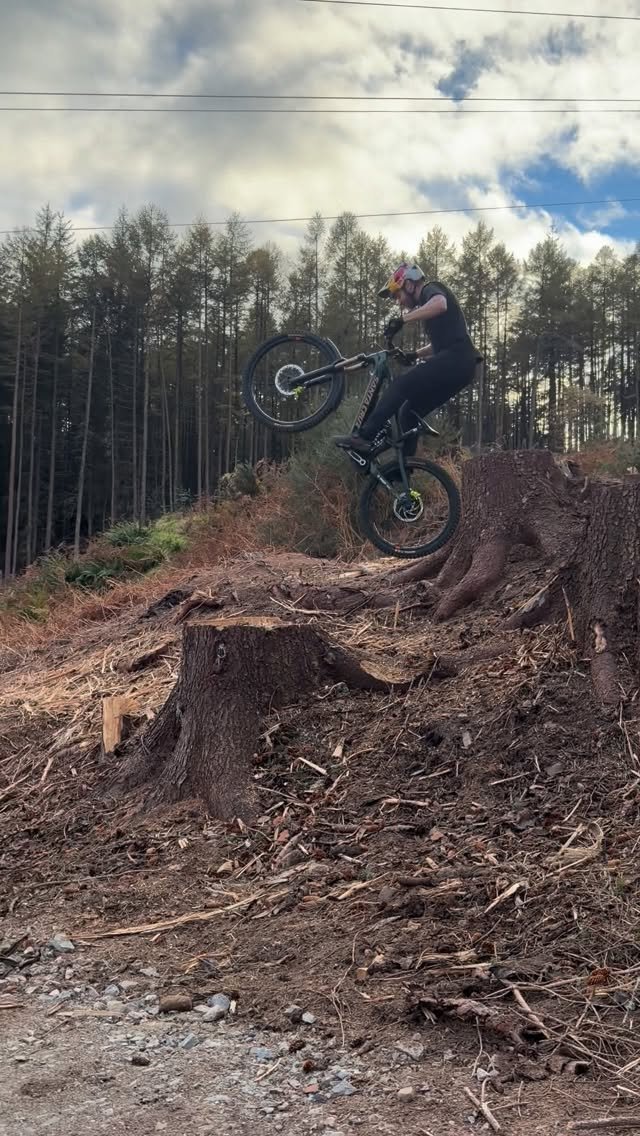 danny_macaskill 게시물 이미지: Fun setup…

#emtb #trials #scotland