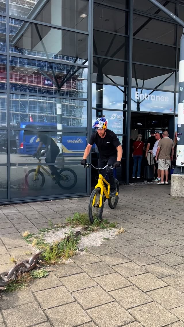 danny_macaskill 게시물 이미지: Passing time with a chain ride before catching...