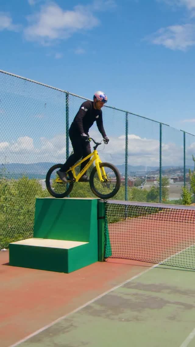 danny_macaskill 게시물 이미지: did someone say… Wimbledon? 👀🎾

when...