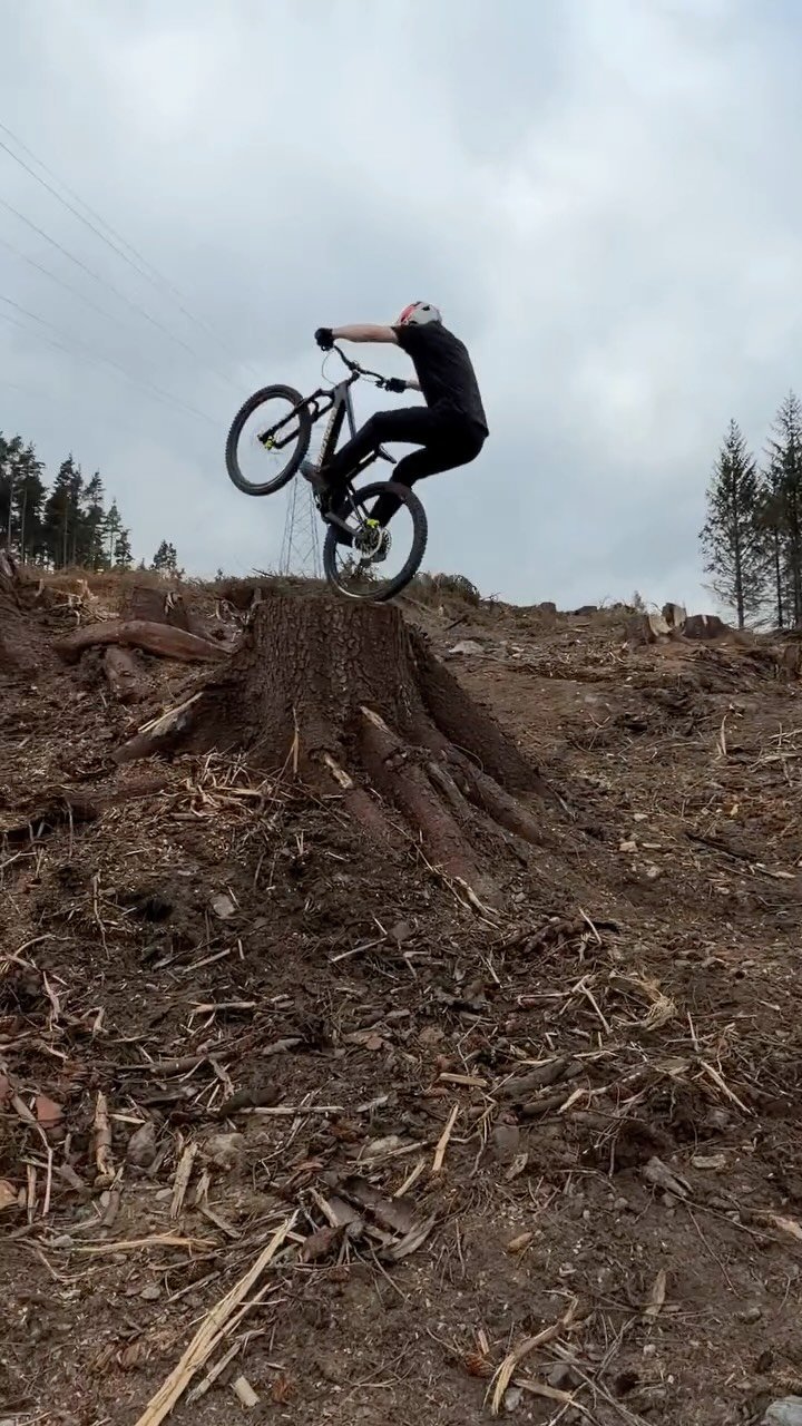 danny_macaskill 게시물 이미지: Out finding some trials on the mountain bike...