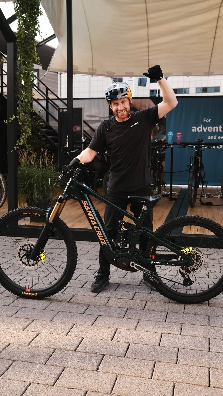 danny_macaskill 게시물 이미지: @danny_macaskill spotted a familiar bike at...