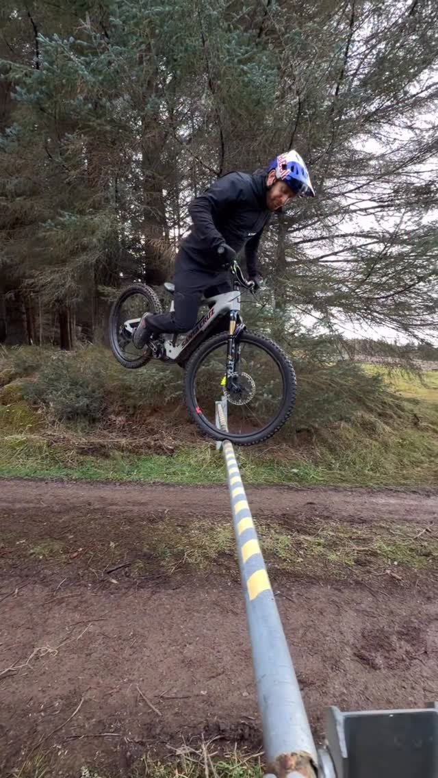 danny_macaskill 게시물 이미지: Couple of gate hits on the...