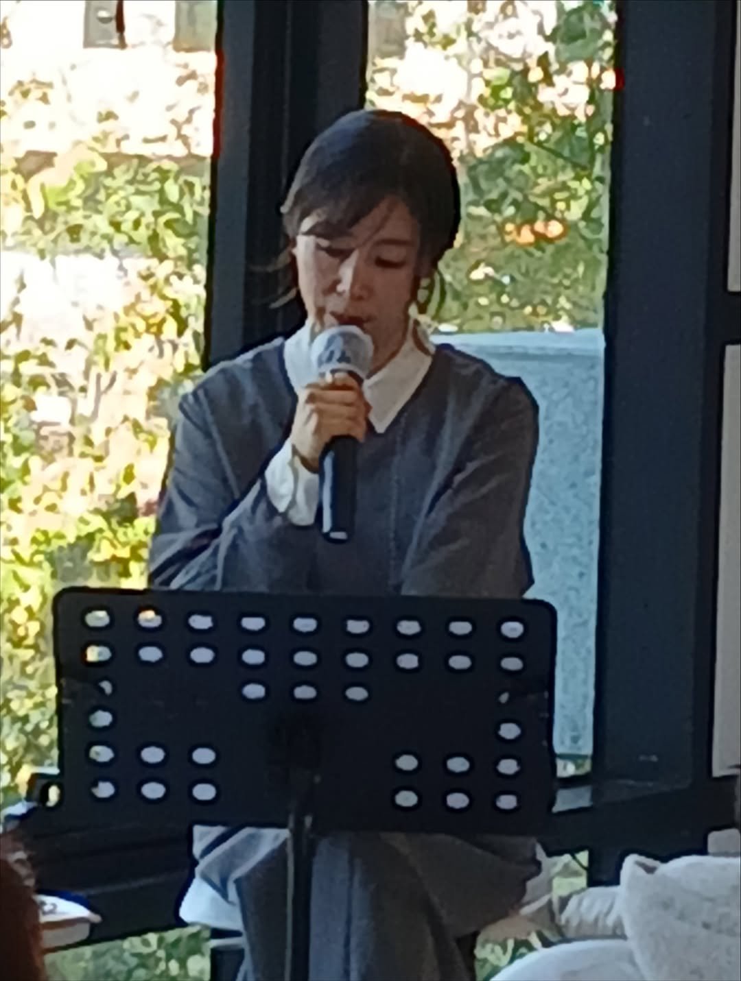 Photo shared by 박혜진 on November 02, 2025 tagging @darambooks. May be an image of clarinet, microphone and text.