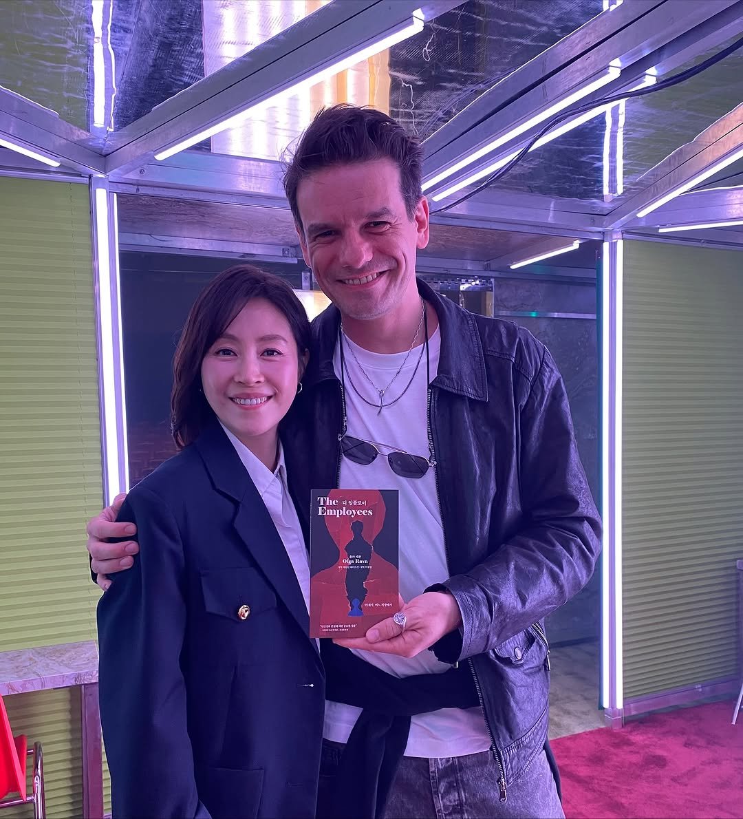 Photo shared by 박혜진 on October 26, 2025 tagging @darambooks. May be an image of book, magazine and text.