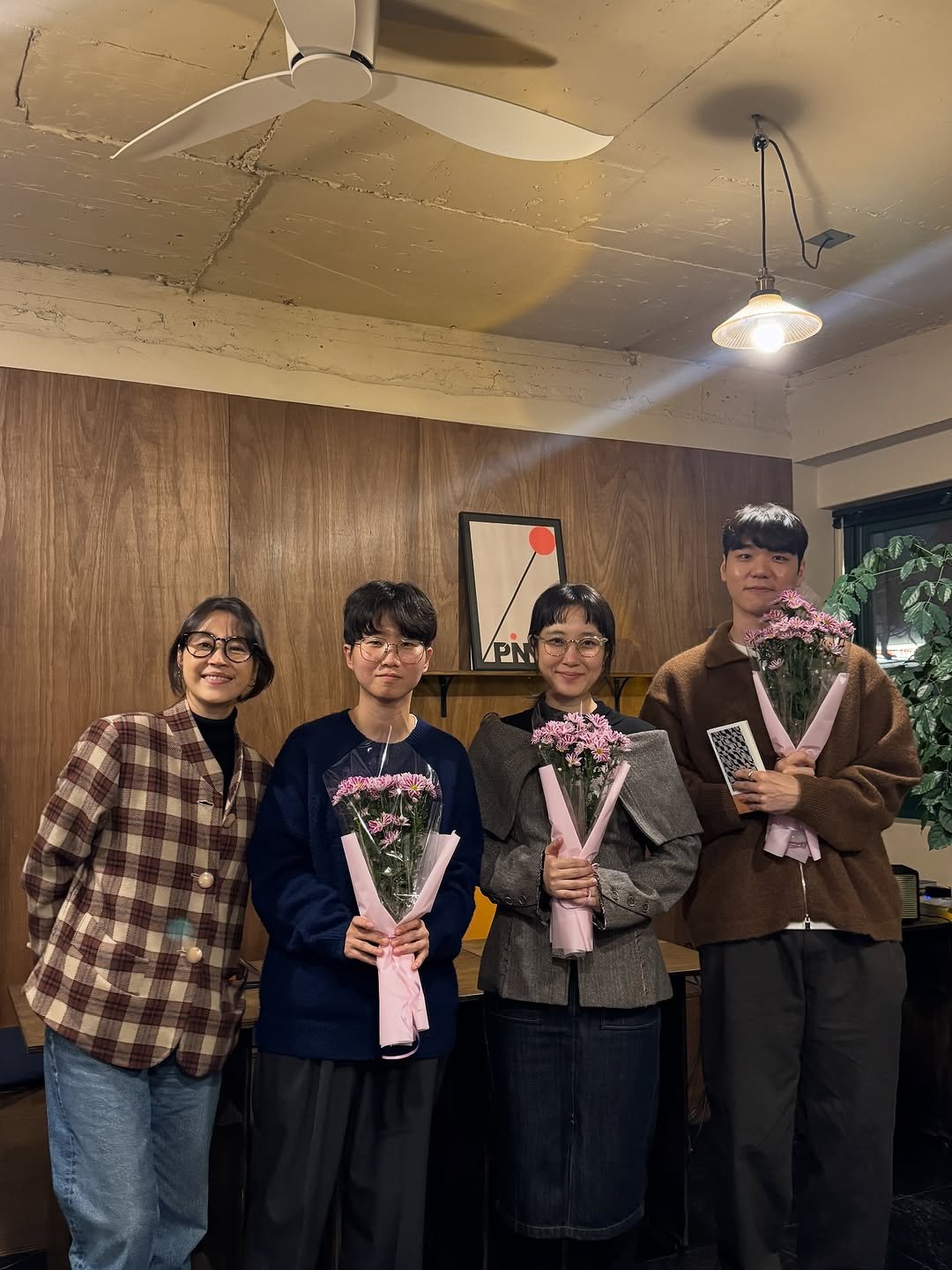 Photo shared by 박혜진 on October 25, 2025 tagging @yourinkstone, @genie320liver, @darambooks, @noxbokk, and @entanglement_story. May be an image of one or more people, baby's-breath and text.