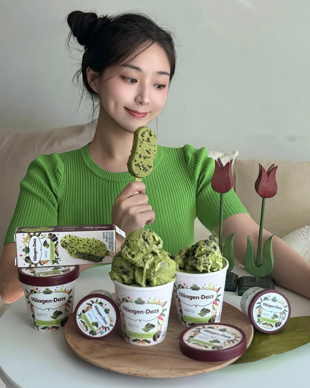 Photo shared by 블로거 달린 🧚♀️ 패션 뷰티 여행 on September 25, 2025 tagging @haagendazskorea. May be an image of 1 person, gelato, ice cream, tiramisu and text.