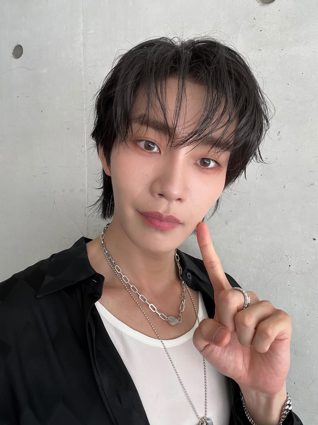 Photo by 김재영 on December 22, 2025. May be an image of one or more people, hair, bolo tie and text.