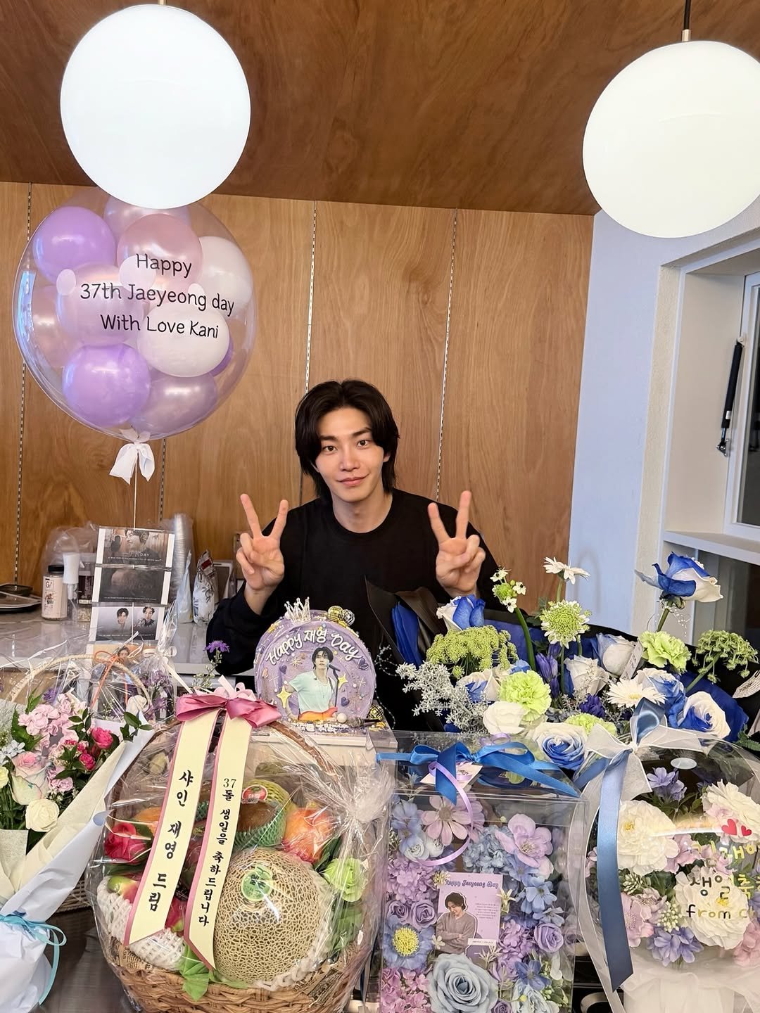 Photo by 김재영 on September 30, 2025. May be an image of balloon, prairie gentian, baby's-breath and text.