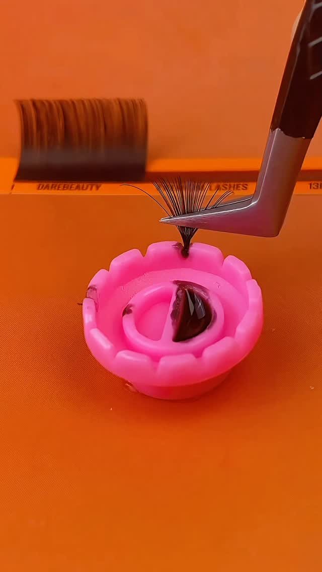 darebeauty_lashsupplier 게시물 이미지: Beautiful fans!!!! 
By...