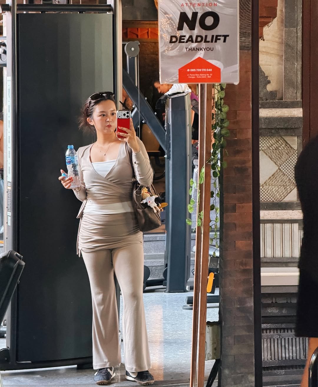 Photo shared by 김 다혜 / Dahye kim on April 01, 2026 tagging @kisyning. May be an image of turnstile, barbell, mirror and text.