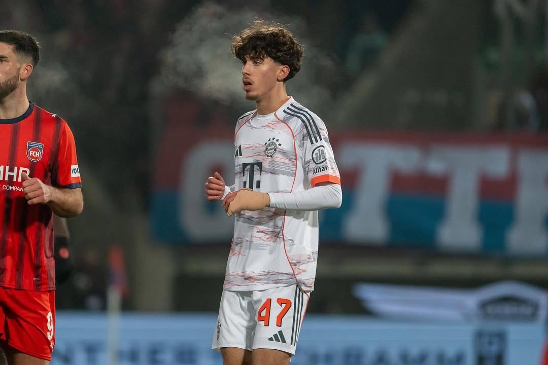 Photo by David Santos Daiber on December 22, 2025. May be an image of football, soccer, stadium and text that says 'FCH FCH HR COMPAN 1 Alliar 47'.