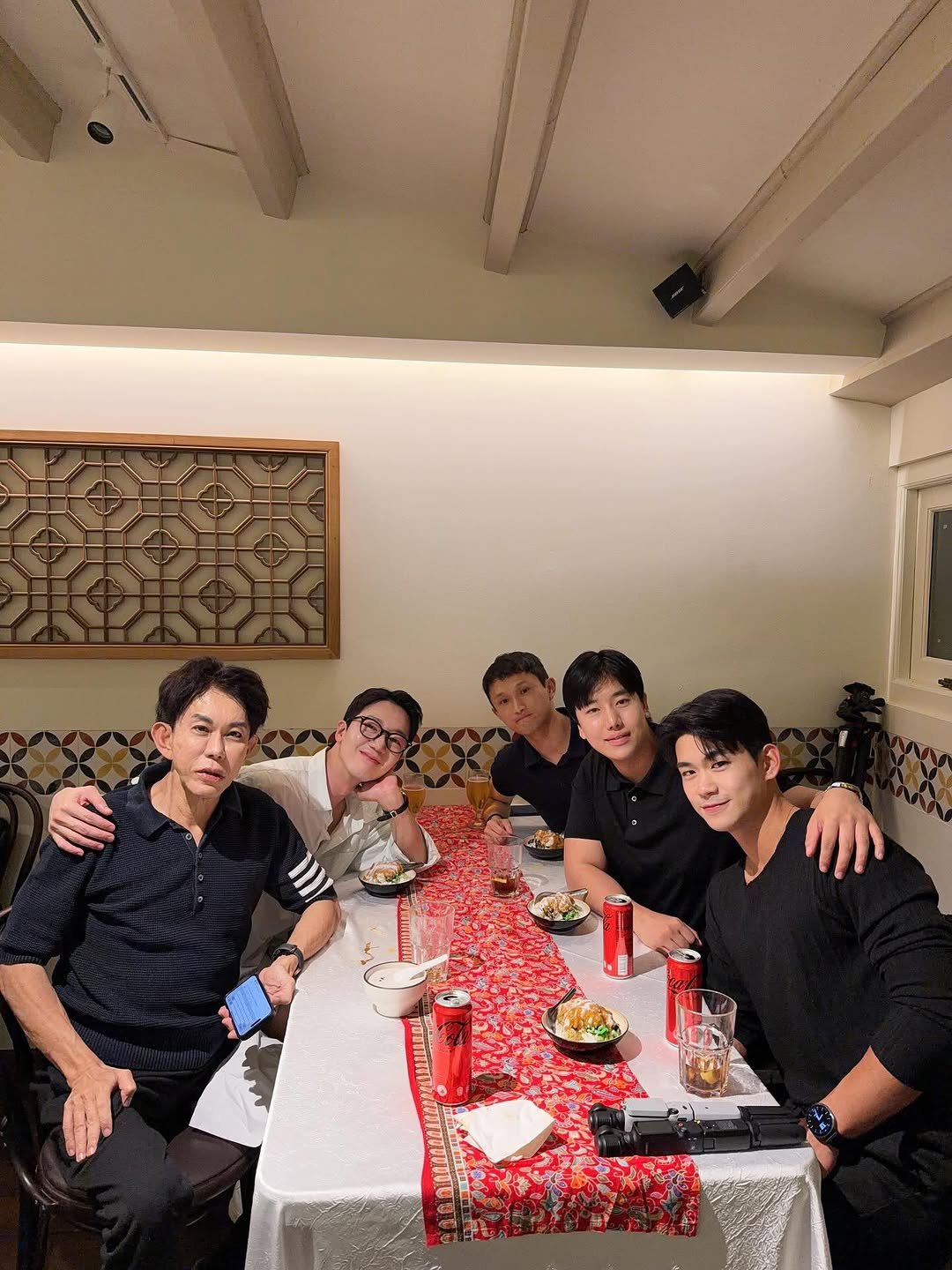 Photo shared by victor on November 11, 2025 tagging @david_sooo, @hivegym.official, @hivecrew.official, and @doheon_1ee. May be an image of one or more people and text.