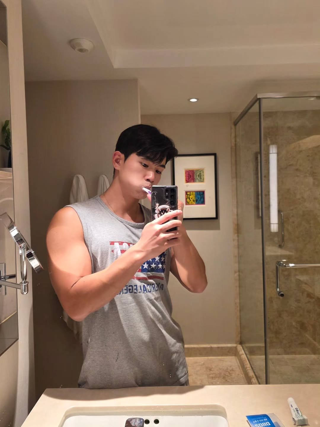 Photo by 김병수 Kim Byeong Su on November 12, 2025. May be a selfie of one or more people, hair, biceps, phone, tanktop, mirror and text.