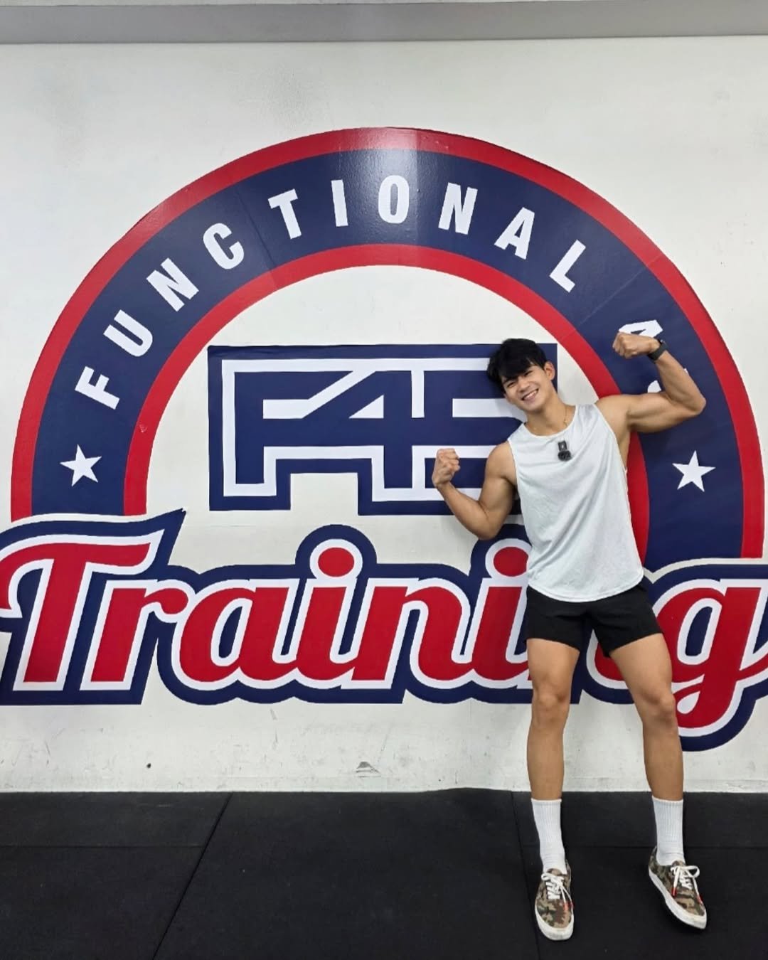 Photo by 김병수 on August 14, 2025. May be an image of ‎1 person, biceps, sportswear, dumbbell and ‎text that says '‎TIONAL لا NGTIONAL N L FAE Traini g g 智 茶 a‎'‎‎.