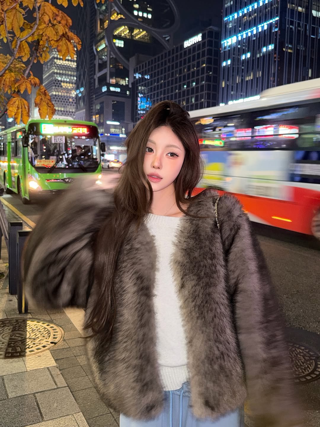 Photo shared by Dabeen Kim on November 26, 2025 tagging @letterand.kr. May be an image of one or more people, hair, goosedown coat, duffle coat, overcoat, sable coat, jacket and parka.