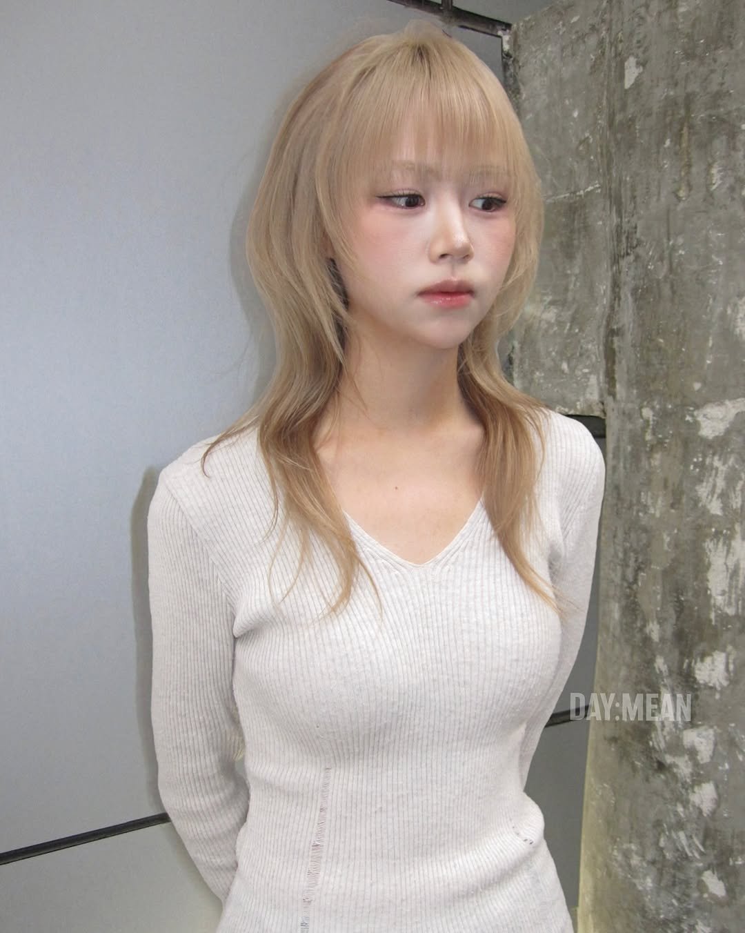 Photo by 합정미용실 데이민 서하 허쉬펌 레이어드펌 브라운염색 in 합정 홍대 상수. May be an image of one or more people, bangs, blonde hair, top and text.