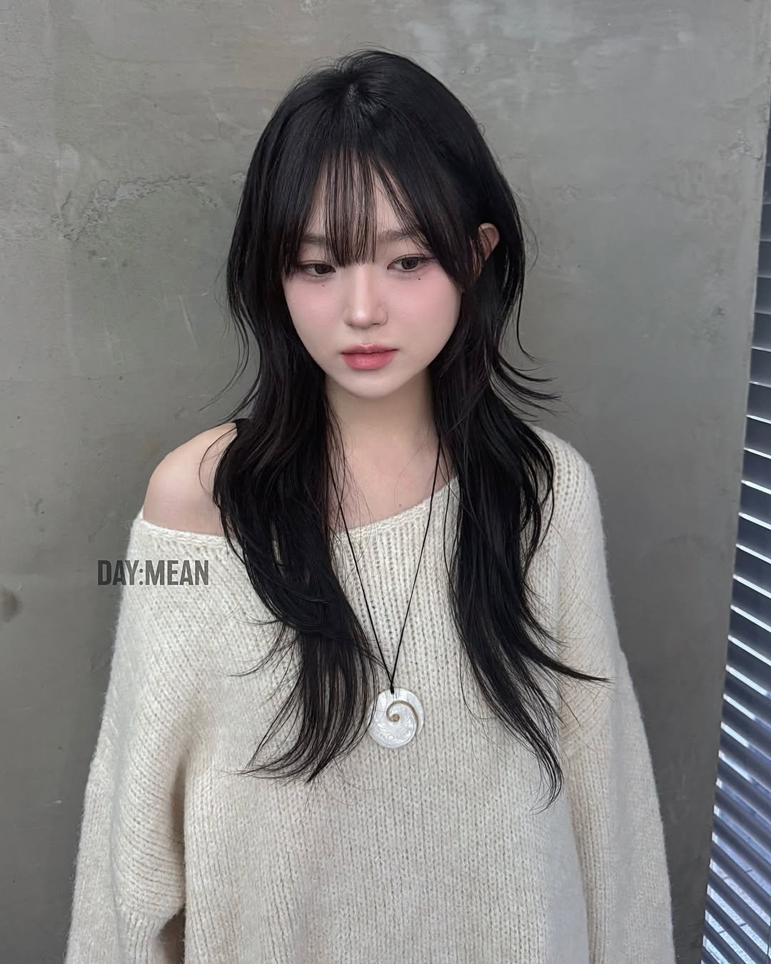 Photo by 합정미용실 데이민 서하 허쉬펌 레이어드펌 브라운염색 on December 04, 2024.