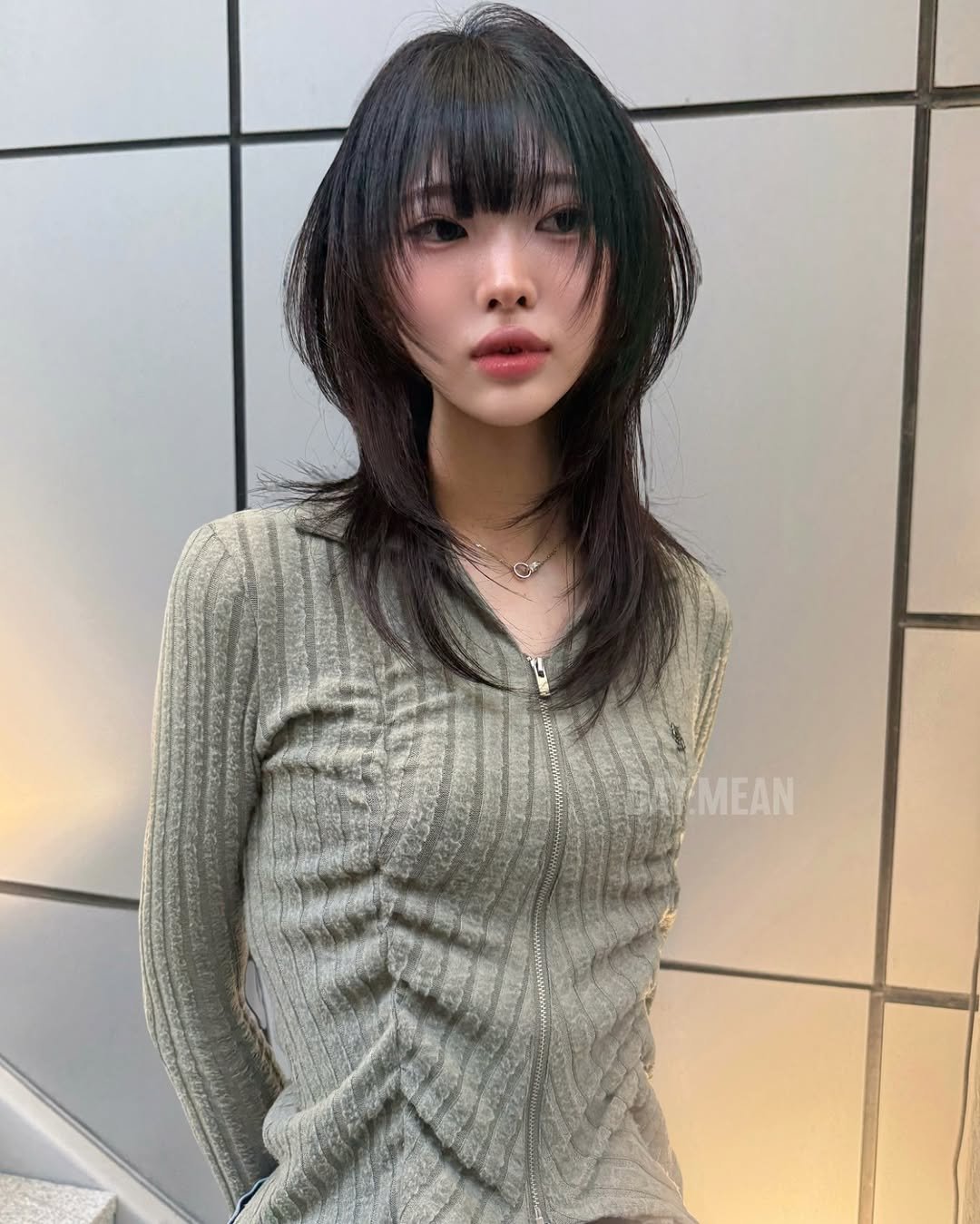 Photo by 합정미용실 데이민 서하 허쉬펌 레이어드펌 브라운염색 in 합정 홍대 상수. May be an image of one or more people, braids, bangs, makeup, top, turtleneck and text.