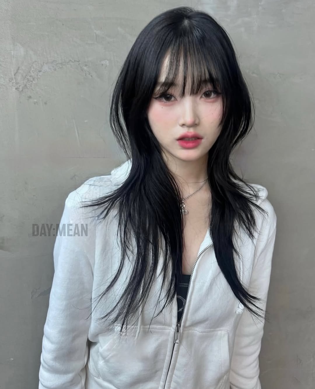 Photo by 합정미용실 데이민 서하 허쉬펌 레이어드펌 브라운염색 in 합정 홍대 상수. May be an image of one or more people, bangs, top and text.