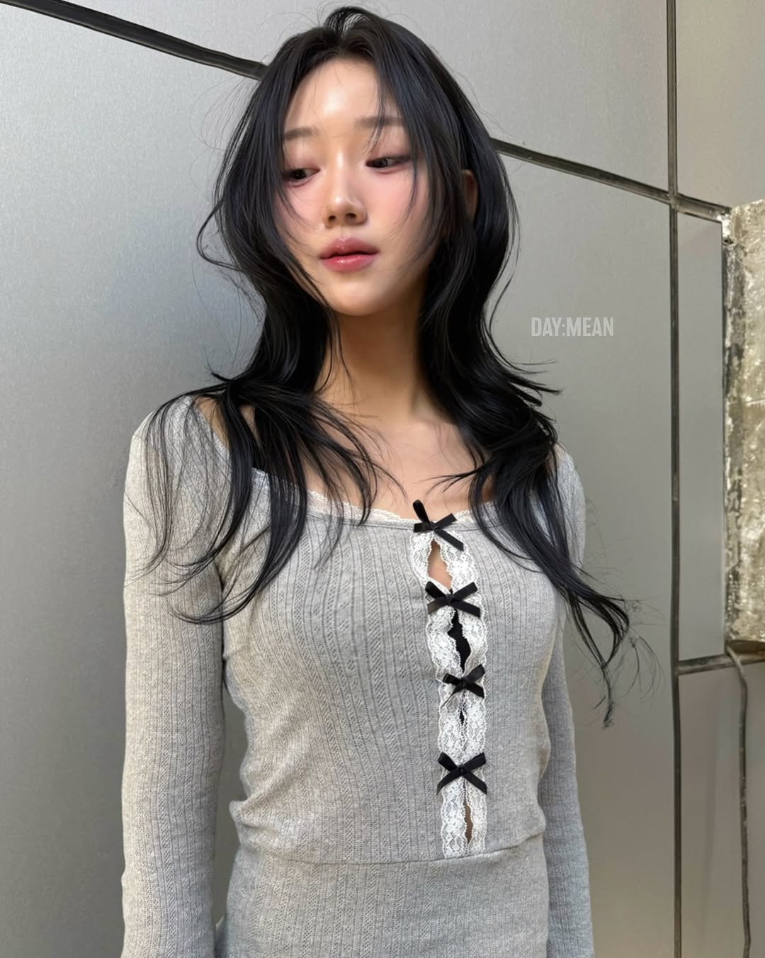 Photo by 합정미용실 데이민 서하 허쉬펌 레이어드펌 브라운염색 in 합정 홍대 상수. May be an image of one or more people, hair, top, dress and text that says 'DAY:MEAN'.